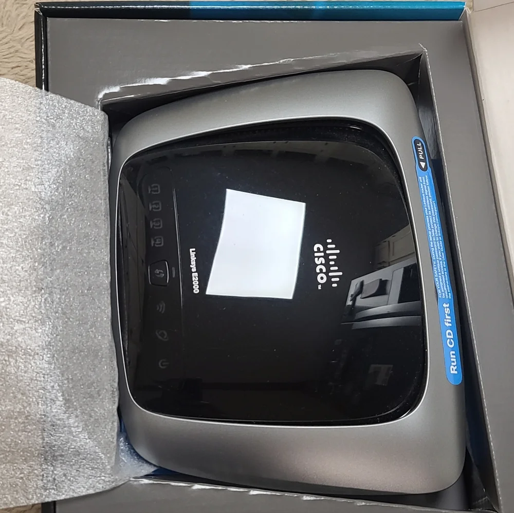 Nib Linksys E2000 Advanced Wireless-N Router Router - Picture 4 of 5